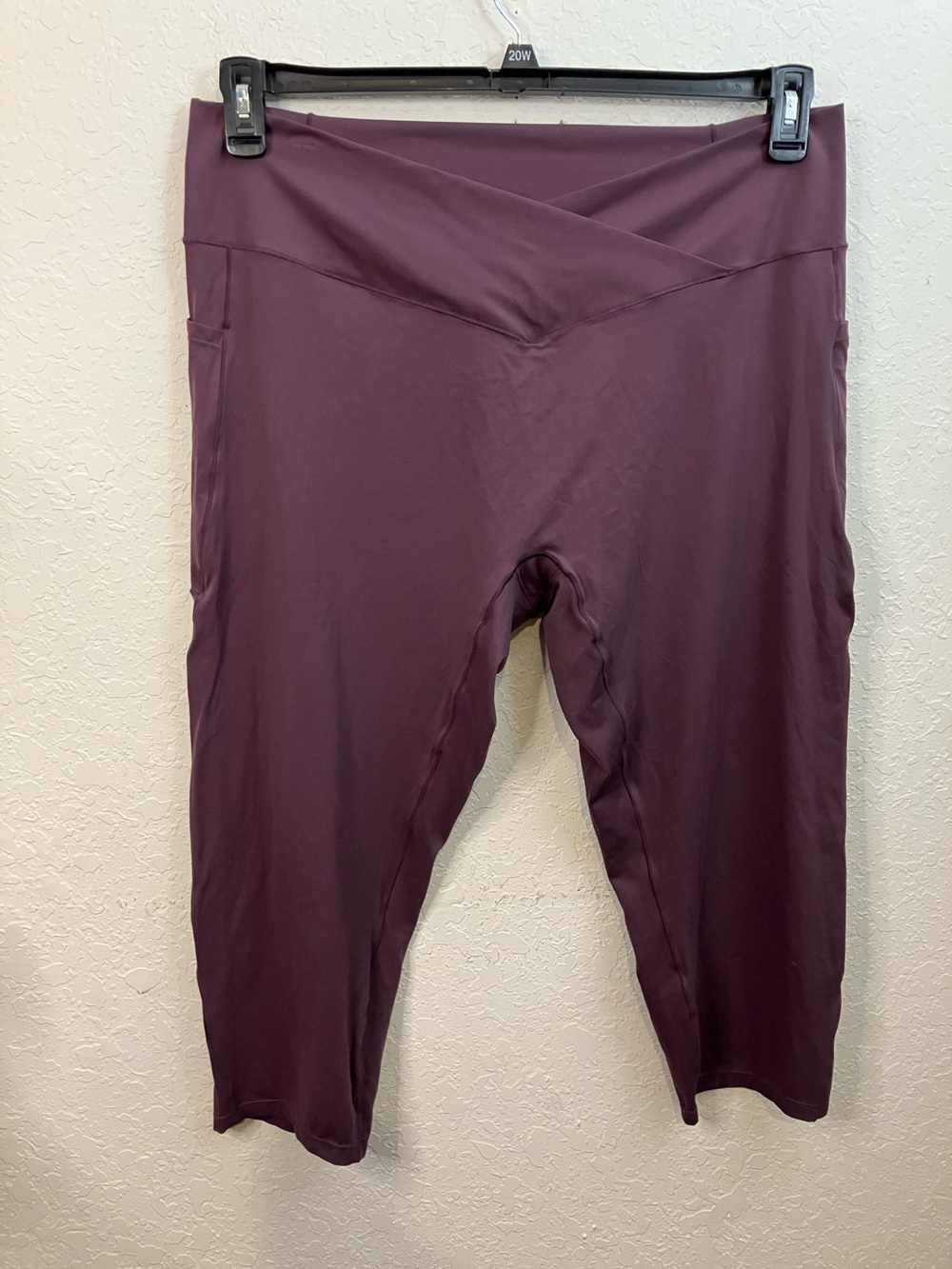 🆕 HALARA Plum Performance cropped Leggings